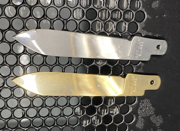 Lohnarbeit Klingen von einem Taschenmesser mit 24 Karat vergoldet
